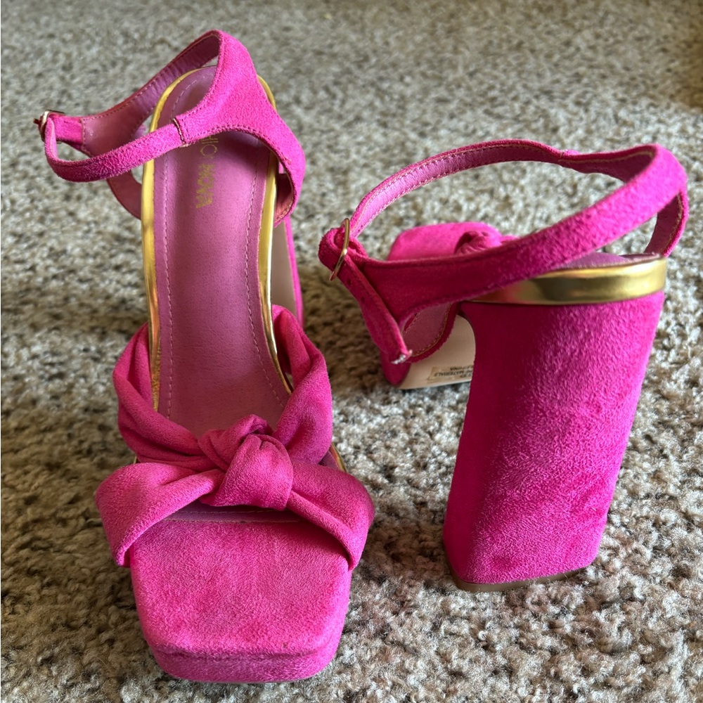 NEVER WORN FASHIONNOVA Felt Hot Pink Block Heels